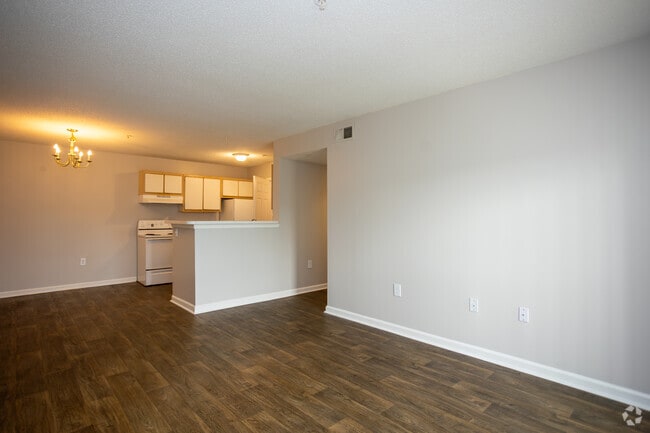 2BR,2BA - 933SF - Living Room - Landings & Villas of Hickory