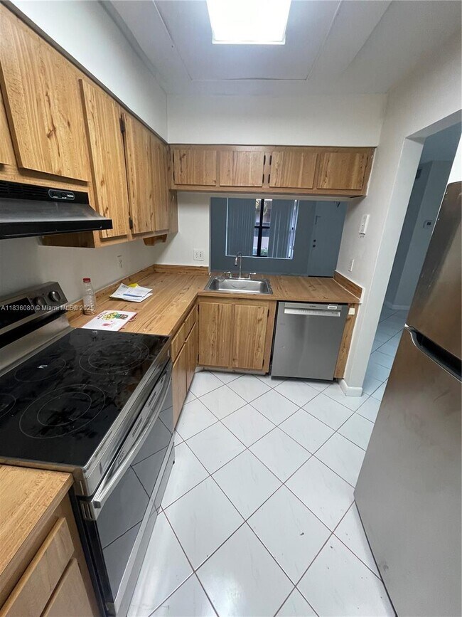 Foto del edificio - 10041 Winding Lake Rd