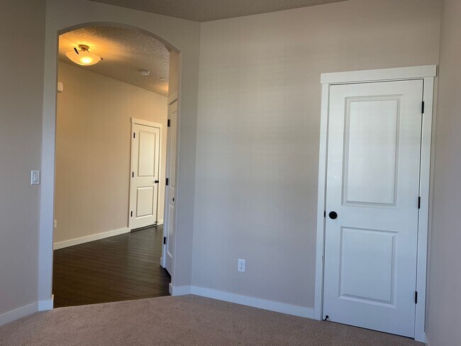 Foto del edificio - Beautiful 4BR in Camas! Modern Finishes! Close to Shopping & I-5! Schedule a tour today!