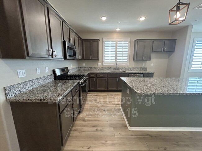 Building Photo - 1327 Black Diamond