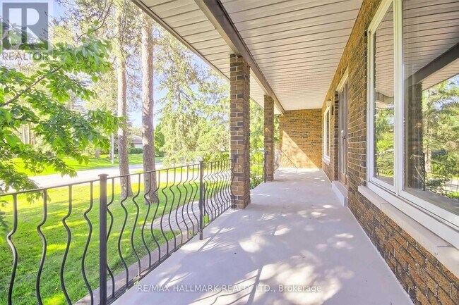 Building Photo - 29 Rosegarden Crescent