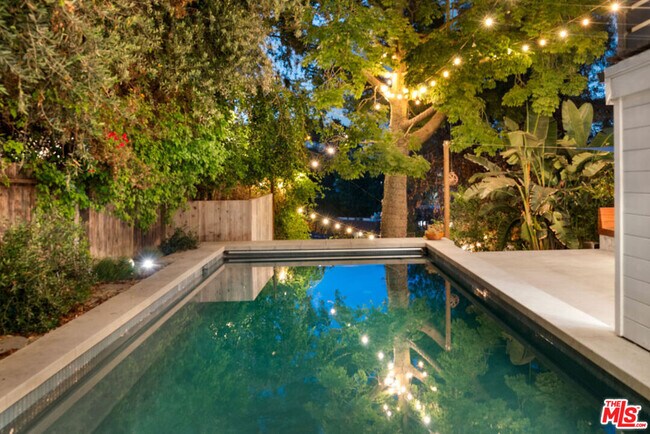 Foto del edificio - 1530 Elevado St