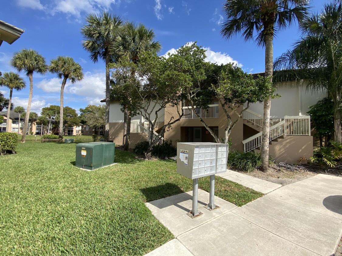 Foto principal - 9977 Westview Dr