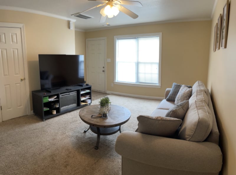 Primary Photo - 208 Bridgewood Dr