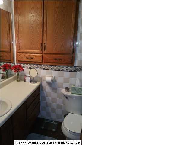 Building Photo - SOUTHAVEN SCHOOLS, 4 BEDROOMS!