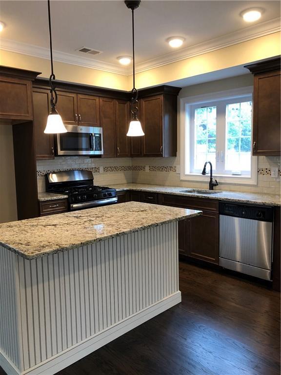 Kitchen - 168 Central Ave