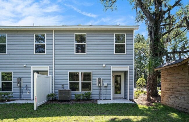Building Photo - 319-323 Honeystone St