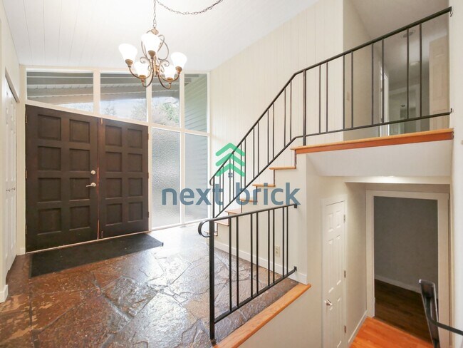 Building Photo - 3 Bed and 3 Bath Plus Office Private Single-family Home is Available for Rent!