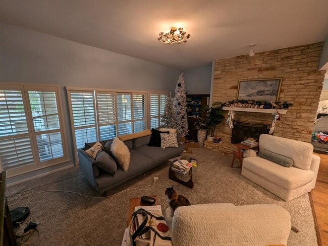 Building Photo - 208 Crescent Bluff