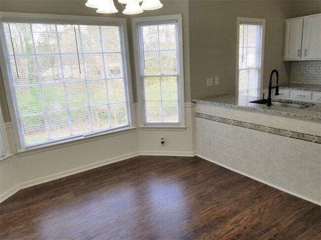 Building Photo - 328 Justin Dr