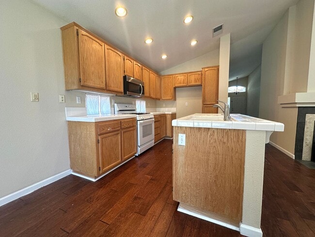 Foto del edificio - Single Story 3 Bed 2 Bath in Apple Hill!