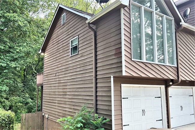 Building Photo - 2417 Broward Dr NE