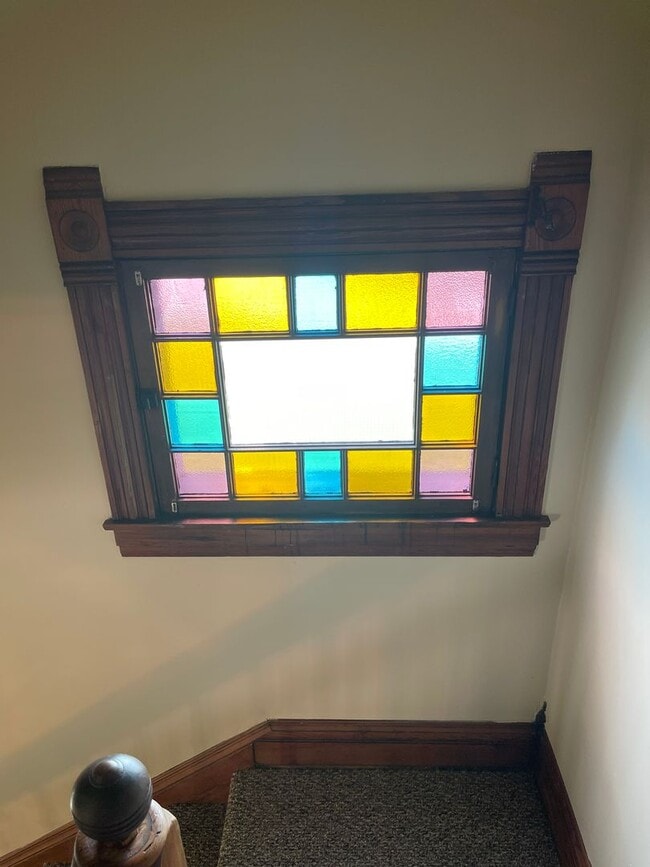 Building Photo - Beautiful historic home