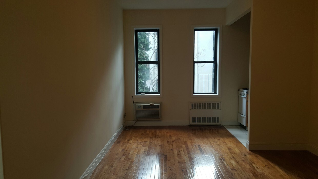 Primary Photo - 302 E 90th St
