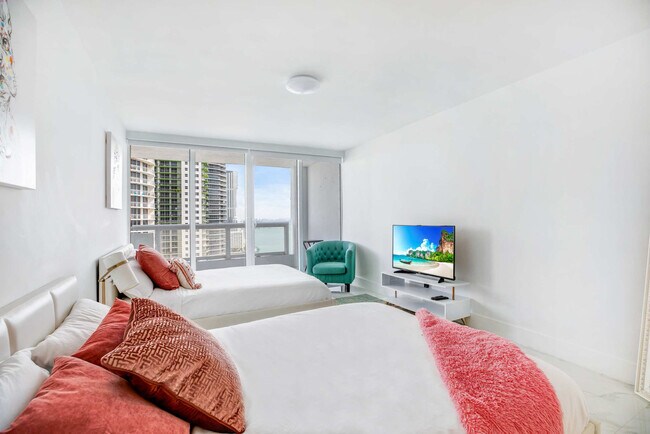 Foto del edificio - 1717 N Bayshore Dr