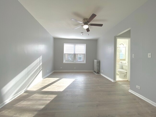 Foto del edificio - 4031 N Kenmore Ave