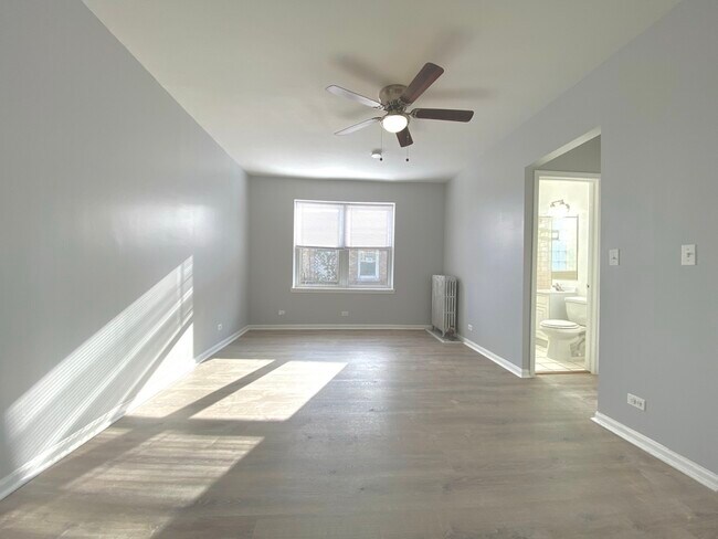 Foto del edificio - 4031 N Kenmore Ave