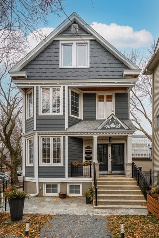Building Photo - 3034 N Greenview Ave