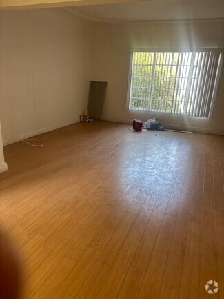 living room - 1809 W 39th Pl