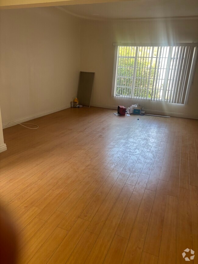 living room - 1809 W 39th Pl