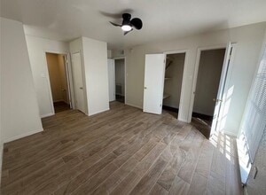 Building Photo - 12500 Sandpiper Dr