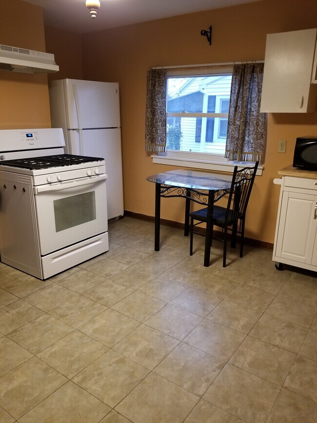 Kitchen - 3118 Sycamore St