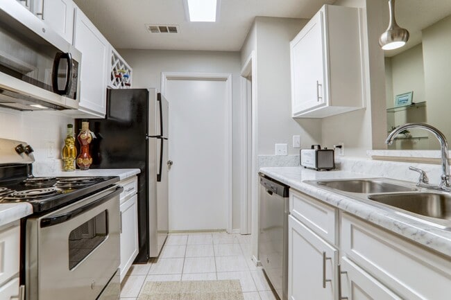 Foto del edificio - Kings Mill Apartment Homes