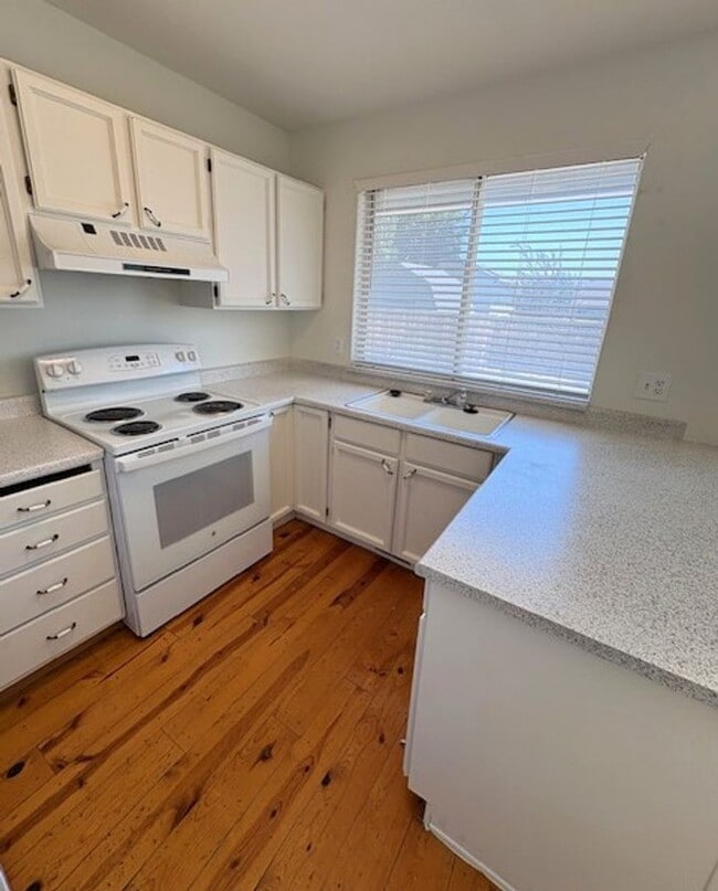 Foto del edificio - 4 Bedroom Home for Rent in Kearns!