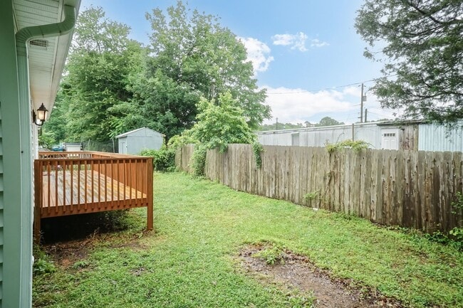 Building Photo - Charming 3 Bed/2 Bath Minutes Away From El...