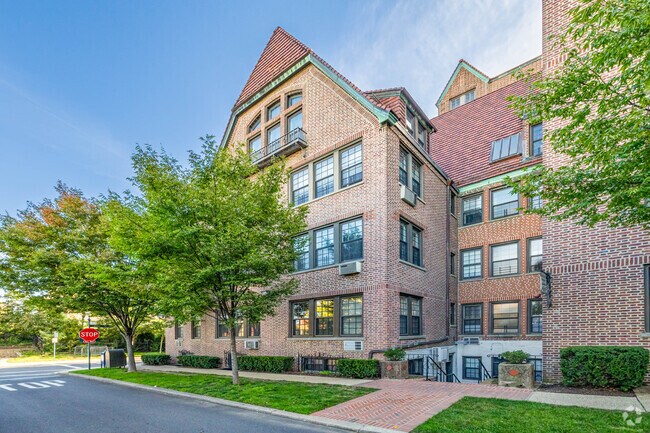 Foto del edificio - Tennis View Apartments
