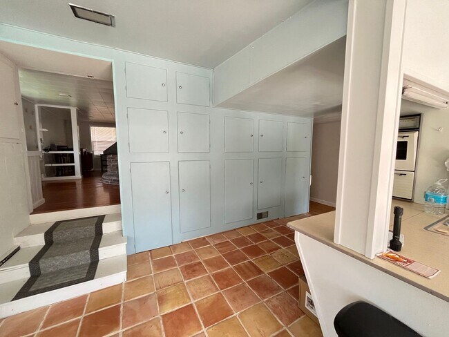 Building Photo - Furnished Home Near SUU!!!
