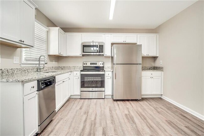 Building Photo - 530 Balfour Dr