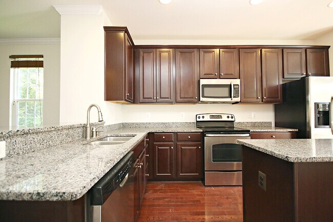 Foto del edificio - Pet-Friendly N. Albemarle End-Unit Townhome