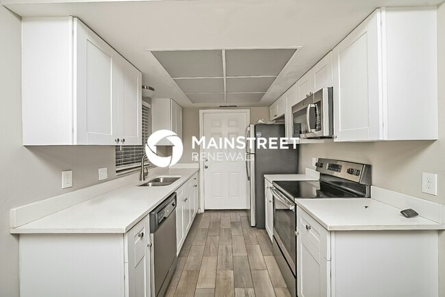 Building Photo - 4 Bedroom Pet-Friendly Home in Seffner, FL...