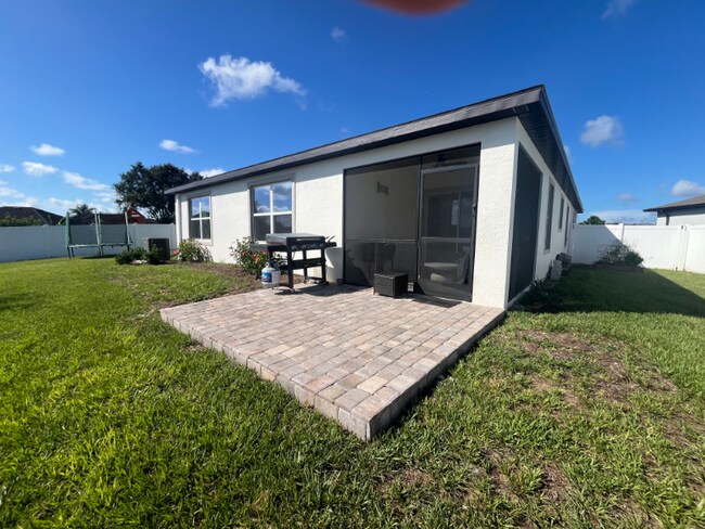 Foto del edificio - 471 Pine Tree Blvd