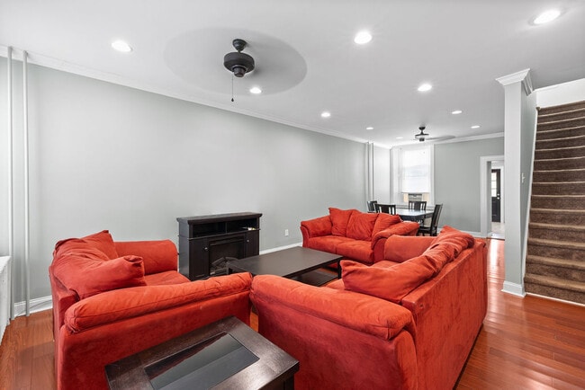 Building Photo - 4734 Umbria St