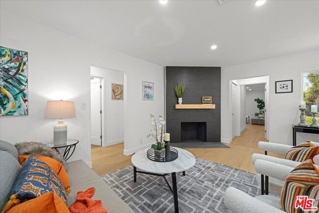 Building Photo - 5815 Saloma Ave