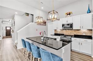 Foto del edificio - 5821 Rostherne Dr