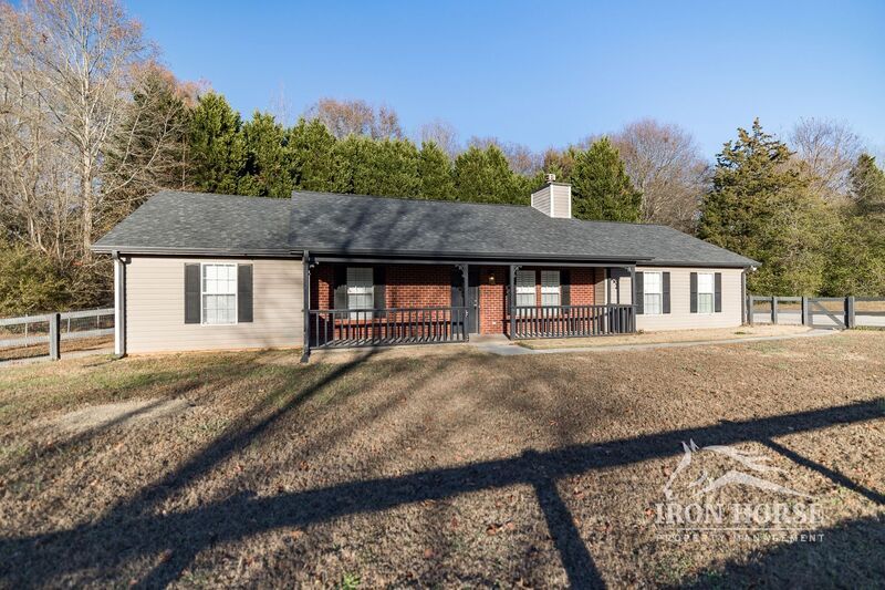 Foto principal - 1030 Hunter Trail