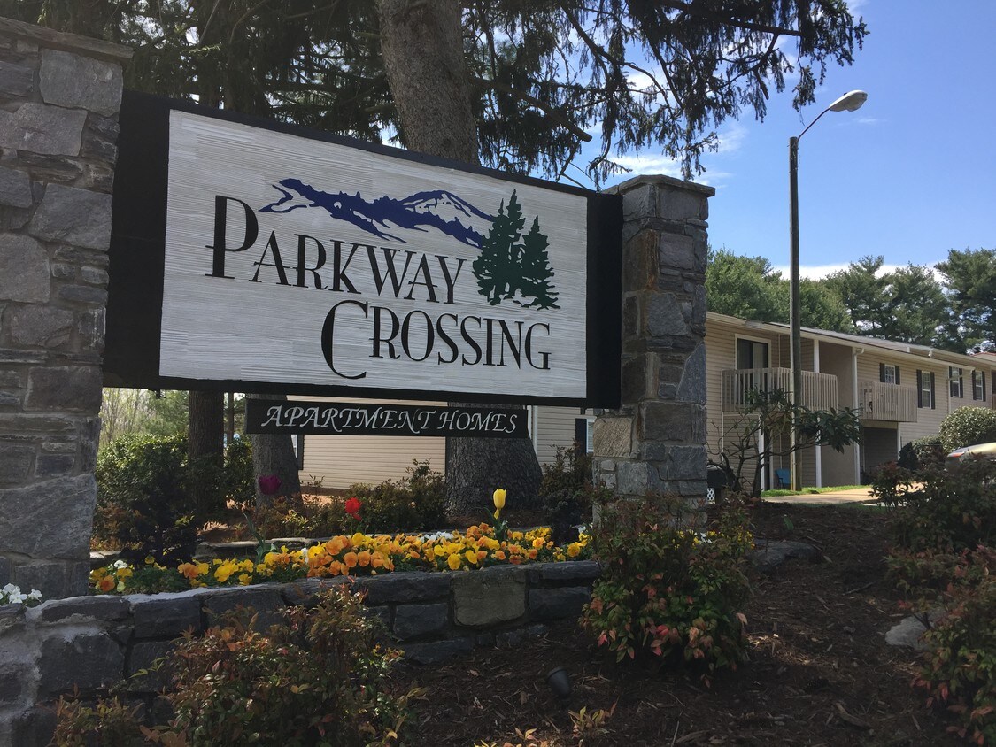 Parkway Crossing 102 La Mancha Dr Asheville, NC