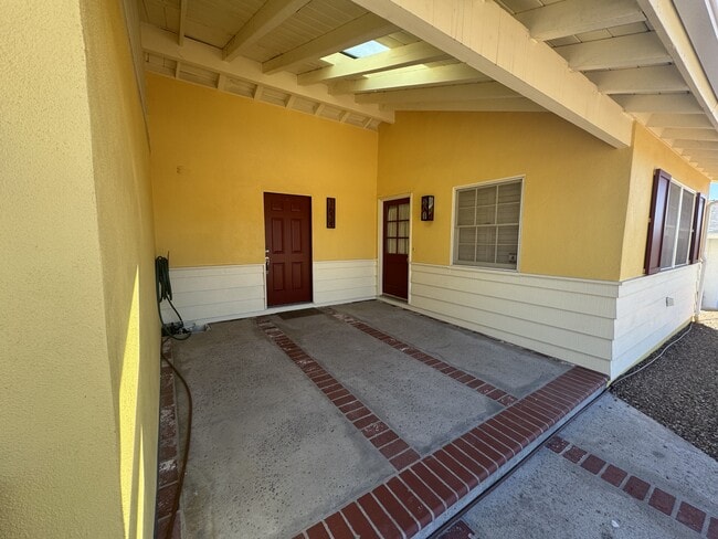 Building Photo - 1634 Yale St