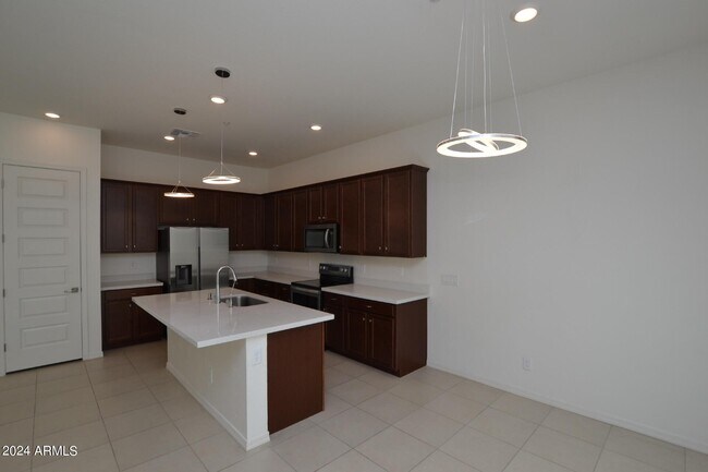 Foto del edificio - 261 E Raleigh Dr