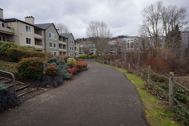 Foto del edificio - S. Landing 2 bedroom condo with Willamette...