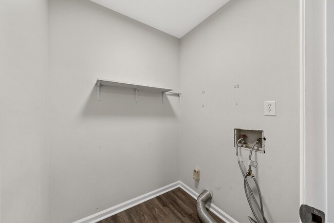 Foto del edificio - 712 Green Valley Ct