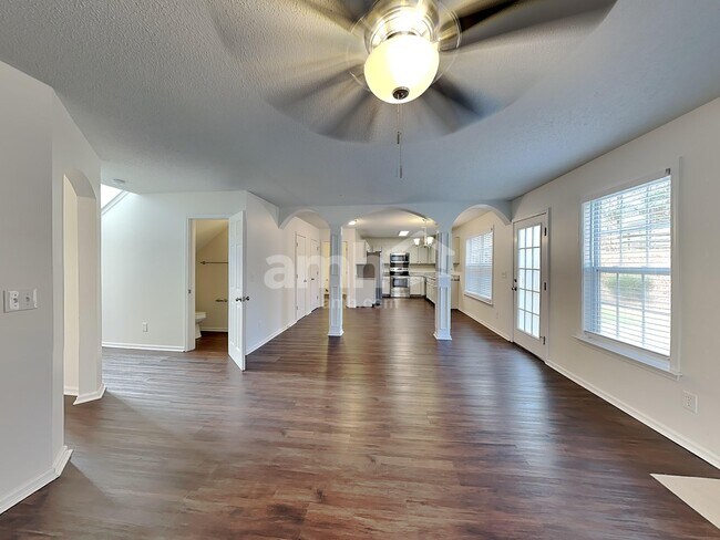 Foto del edificio - 2112 Coral Berry Ln