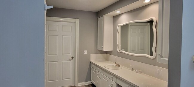 Building Photo - 5106 Meinders Rd