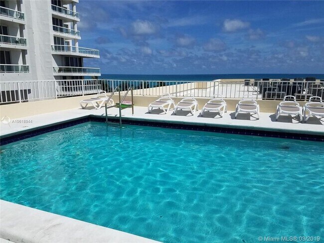 Rooftop Pool - 4141 Collins Ave