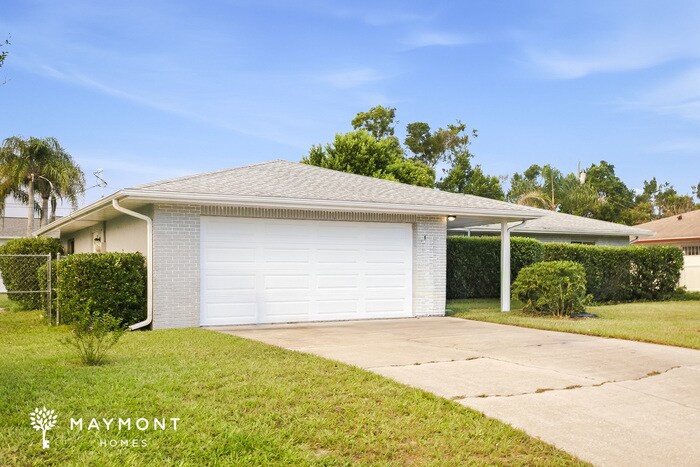 Foto del edificio - Bright 2-Bedroom Deltona Home with 2-Car Garage