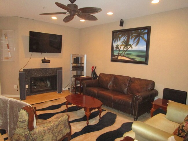 Foto del edificio - Right on PCH! Welcome to Faire Rivage Comp...