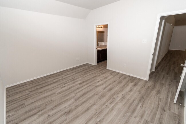 Foto del edificio - 4035 Silver Ranch Rd